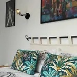 Claire & Co D'hotes بيت ضيافة 4*
