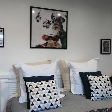 Claire & Co D'hotes Konukevi 3*