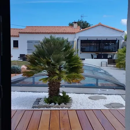 Claire & Co D'hotes 3* بورنيك