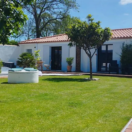 Πανσιόν Claire & Co D'hotes 4*