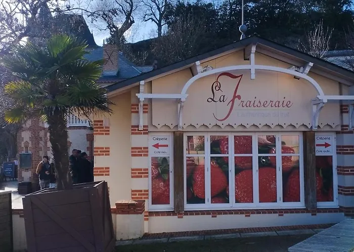 Πανσιόν Claire & Co D'hotes Pornic